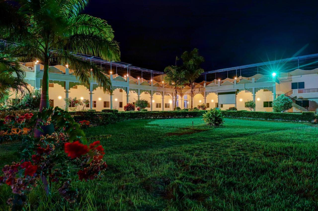 Royal Garden Brindavan Resort Krishnarajasagara Buitenkant foto